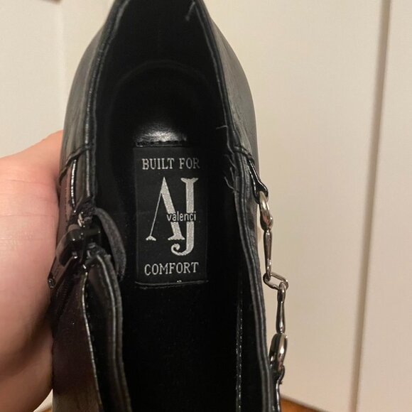 Black leather ankle boots with silver buckles and a... - Picture 4 of 4